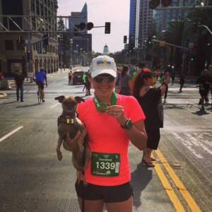 Frida y yo post race on the Tower Bridge cheering on runners!